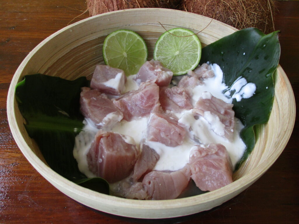 Roher Fisch Salat