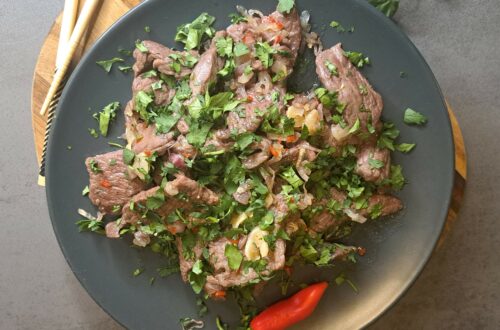Gesalzenes Rindfleisch mit Schalotten und Koriander - Rezept