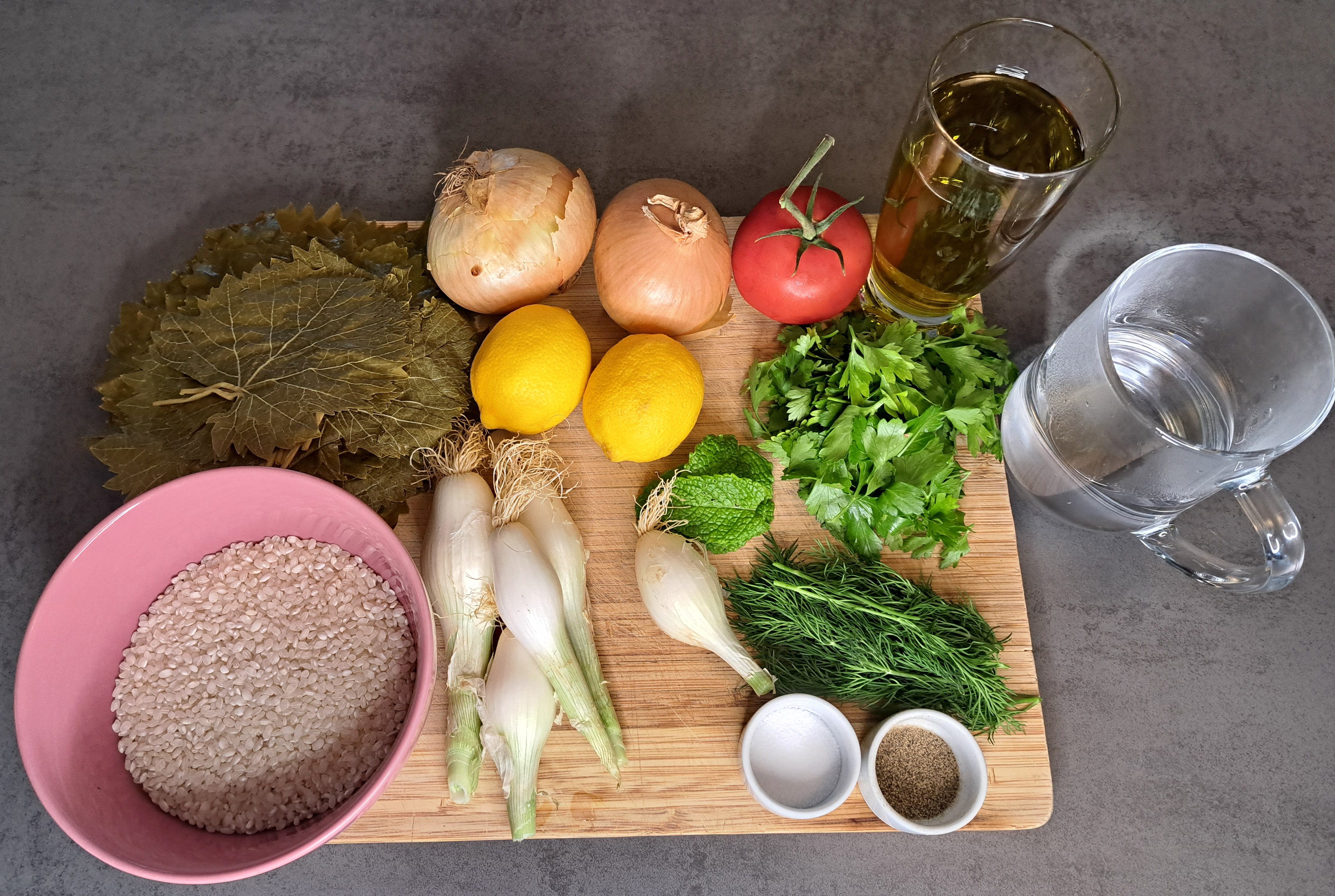 Dolmadakia Gialantzi – Gefüllte Weinblätter mit Reis-Zutaten