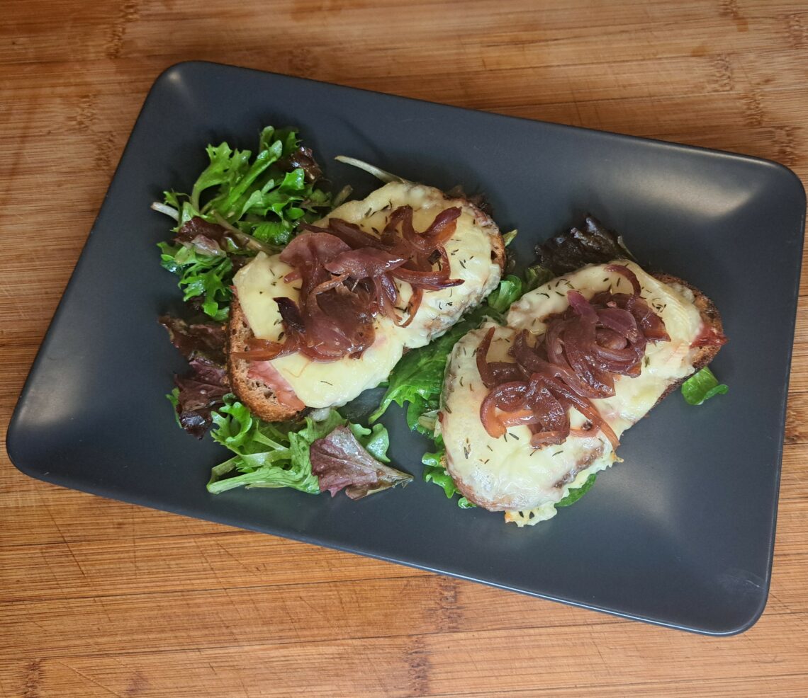 Raclette-Brötli-mit-Zwiebeltopping-rezept