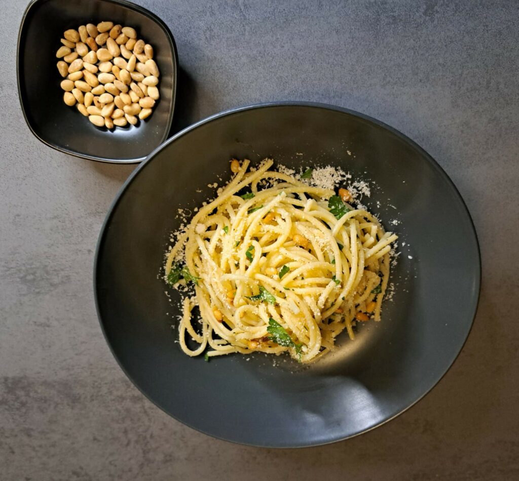 Spaghetti al Burro e Pinoli – Butterpasta mit Pinienkernen-Lifestyle2