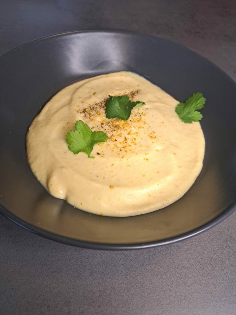 Englische Pastinaken-Apfel-Cremesuppe mit Curry-Lifestyle2